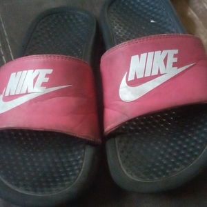 Nike pink slides size 8